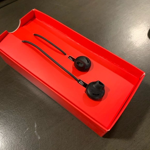 Peloton headphones - Picture 2 of 4